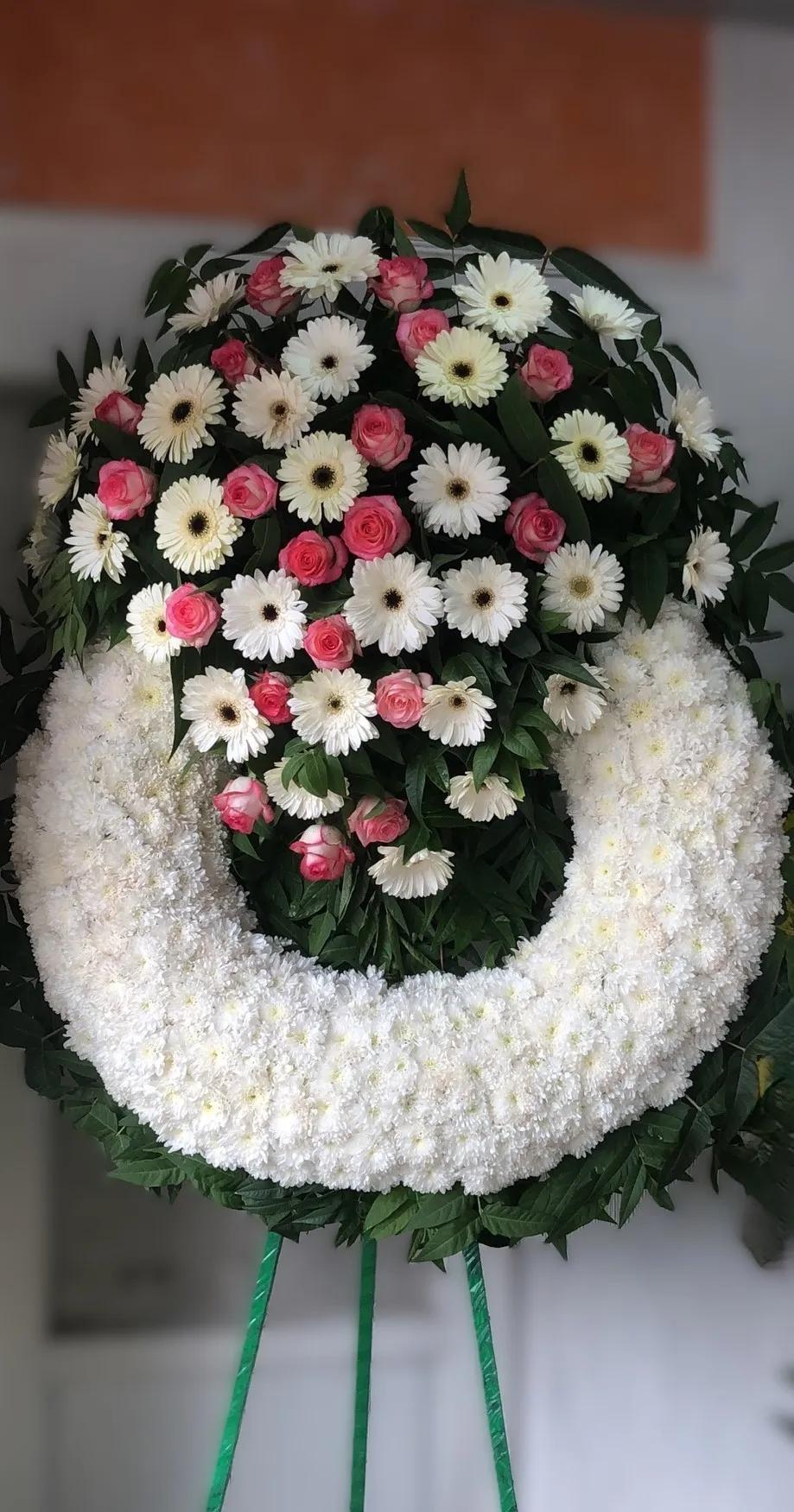 Wreath with white and pink flowers | ծաղիկներ, ծաղկեպսակներ, բույսեր Երևան