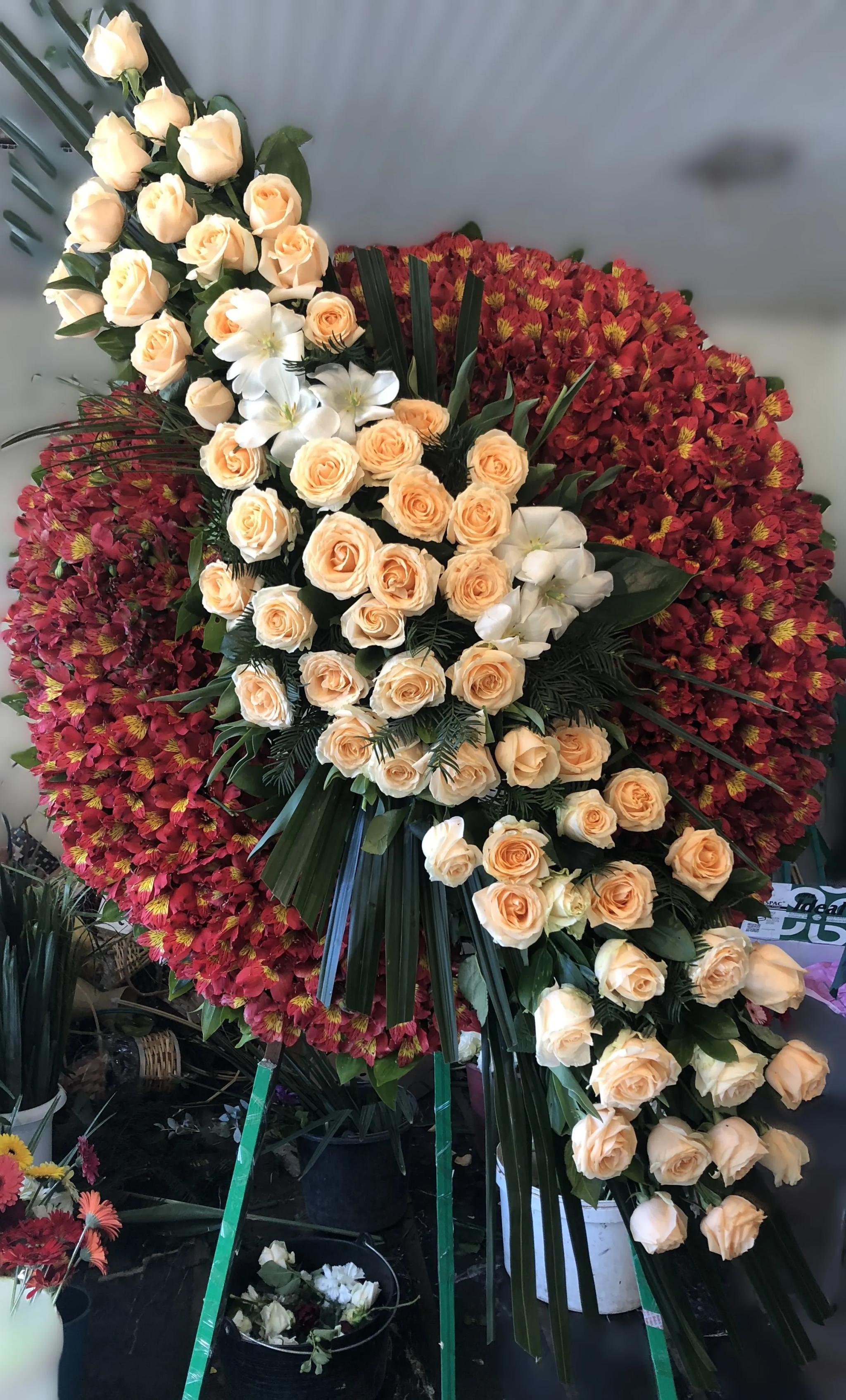 A gorgeous wreath of alstroemerias | ծաղիկներ, ծաղկեպսակներ, բույսեր Երևան