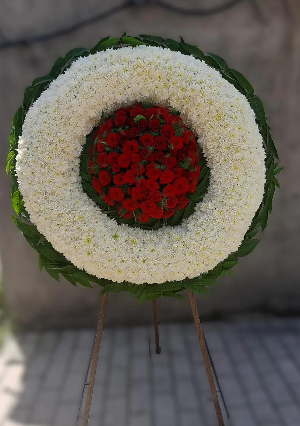 Wreath with White Chrysanthemums | ծաղիկներ, ծաղկեպսակներ, բույսեր Երևան