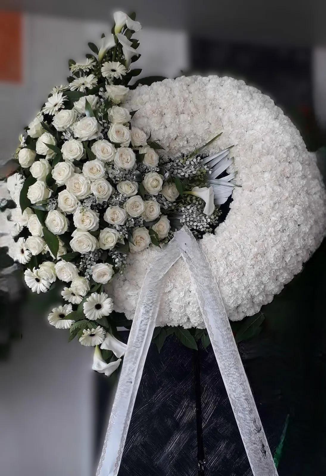 Wreath: a luxurious composition with white flowers: | ծաղիկներ, ծաղկեպսակներ, բույսեր Երևան