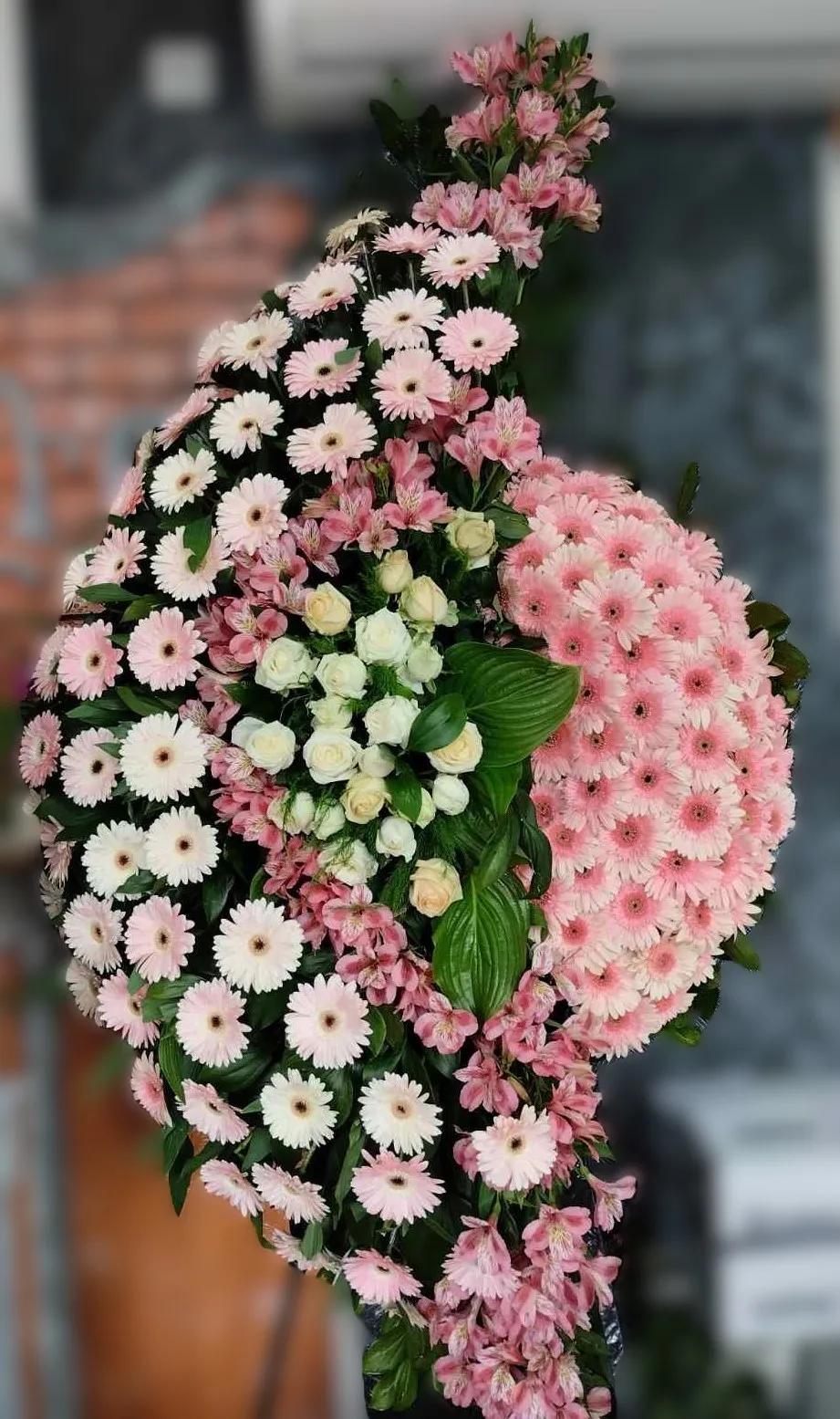 A classic oval wreath for repose | ծաղիկներ, ծաղկեպսակներ, բույսեր Երևան