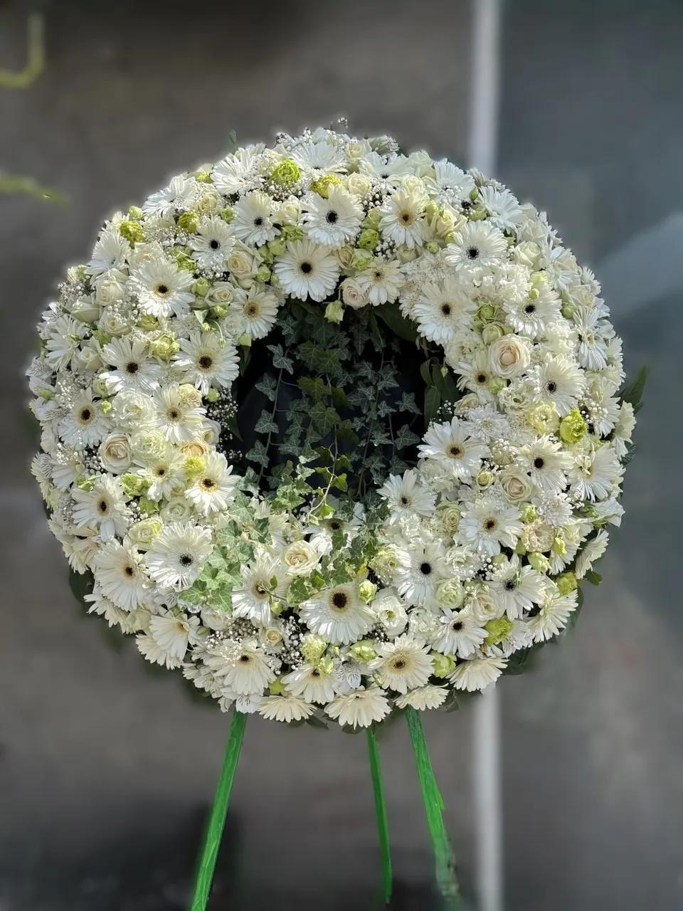 Wreath – Round with White Roses and Gerberas | ծաղիկներ, ծաղկեպսակներ, բույսեր Երևան