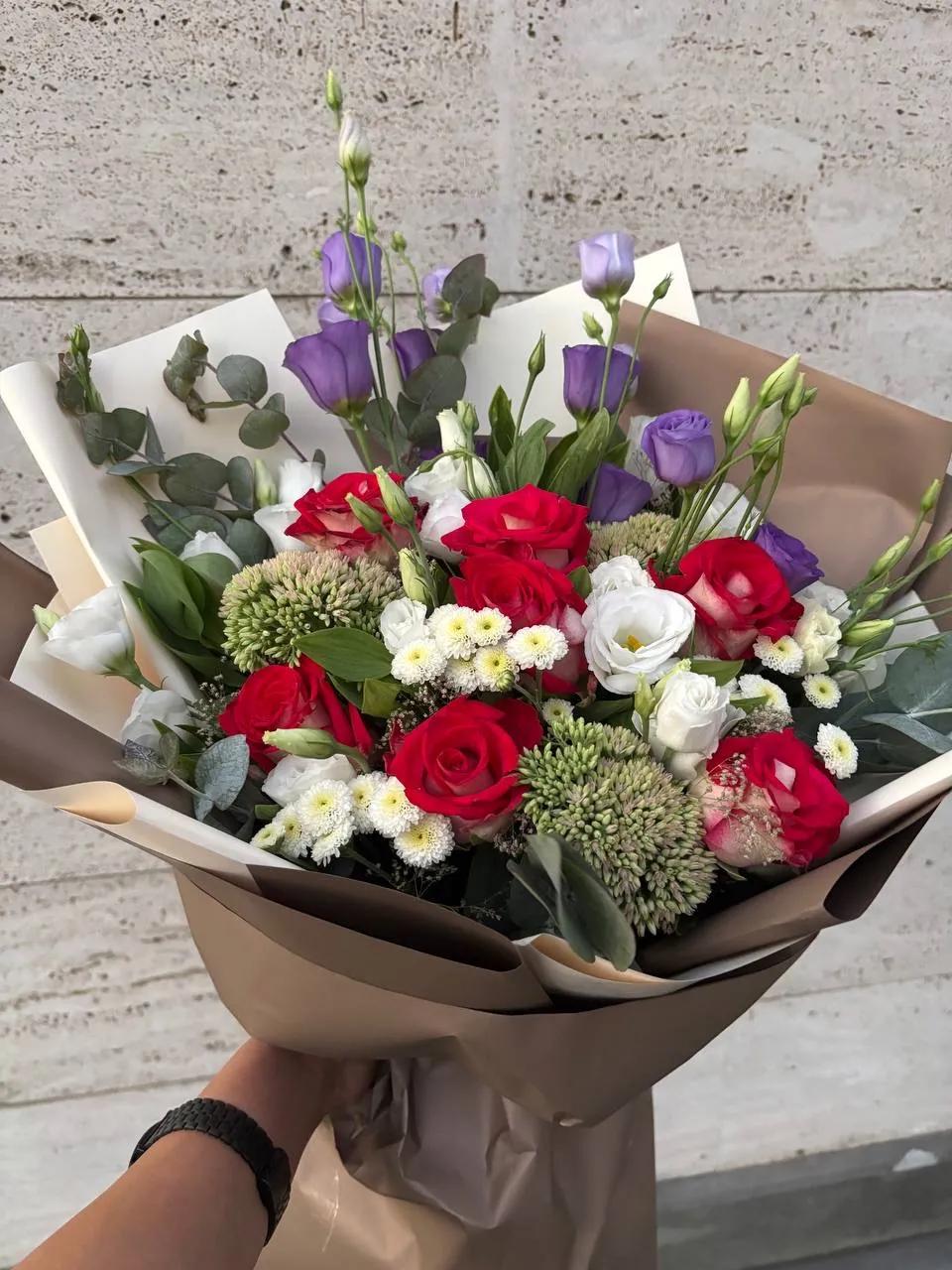 Red roses and purple lisianthus | ծաղիկներ, ծաղկեպսակներ, բույսեր Երևան