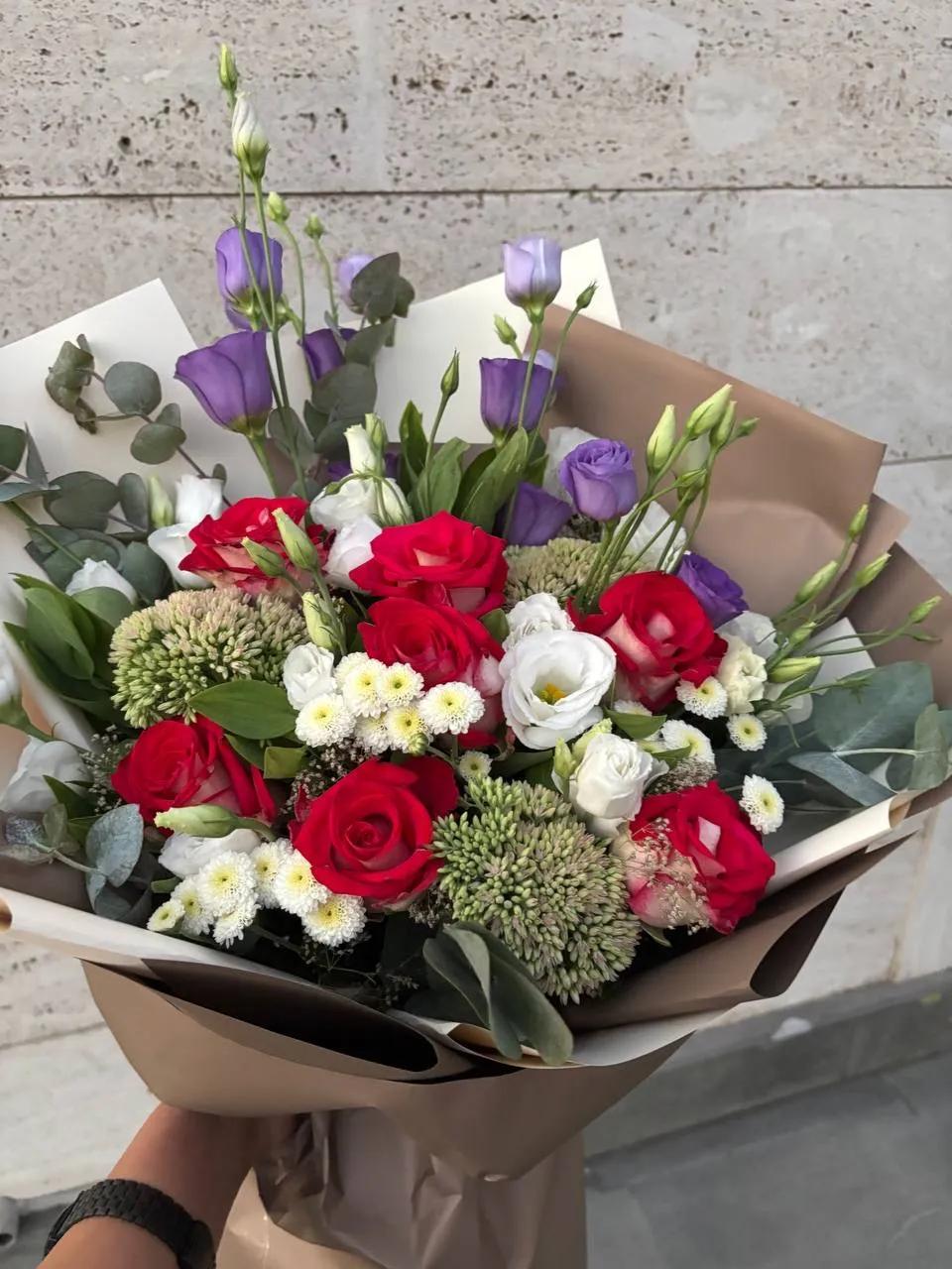 Red roses and purple lisianthus | ծաղիկներ, ծաղկեպսակներ, բույսեր Երևան