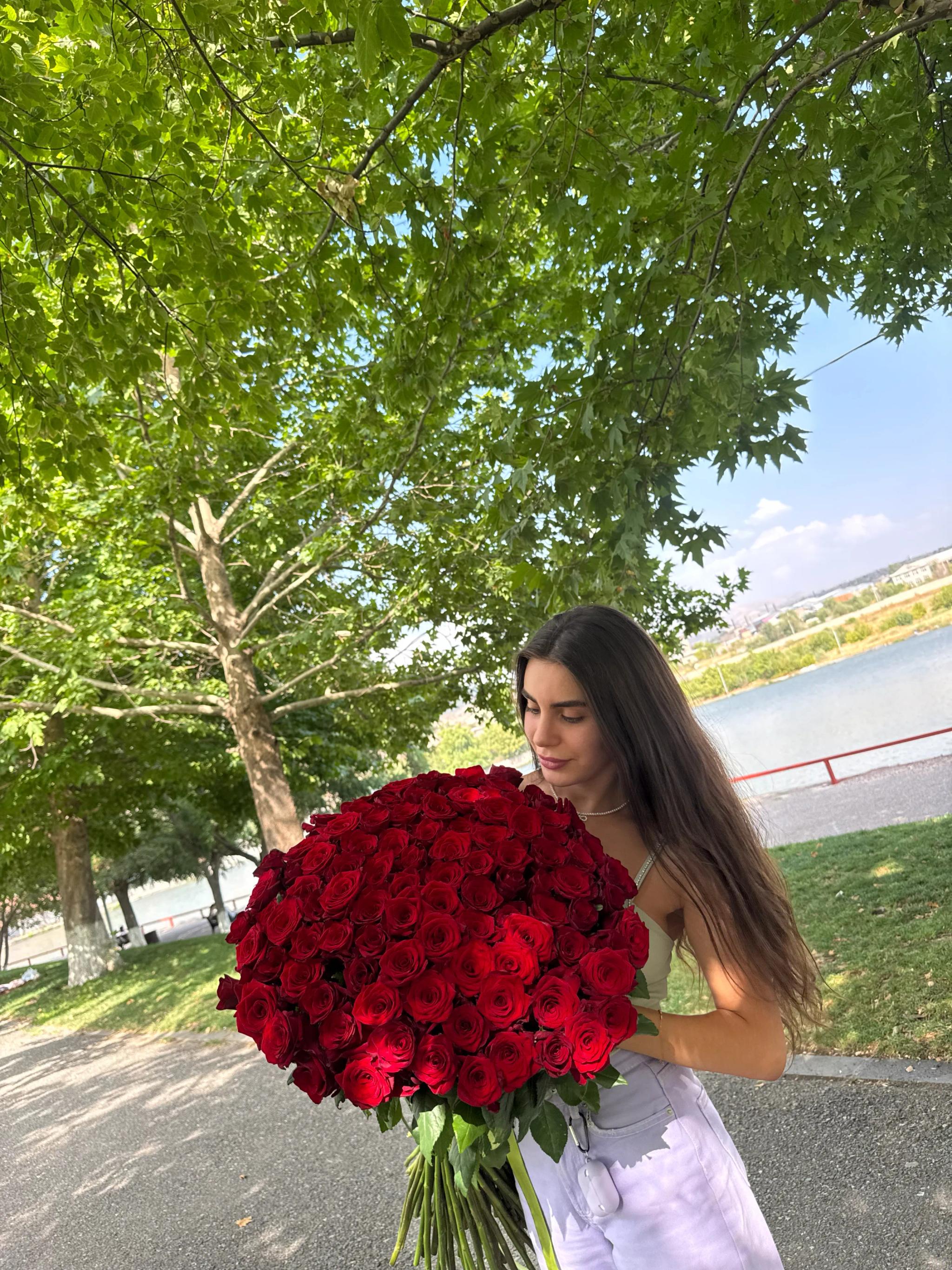 A bouquet of luxurious roses | ծաղիկներ, ծաղկեպսակներ, բույսեր Երևան