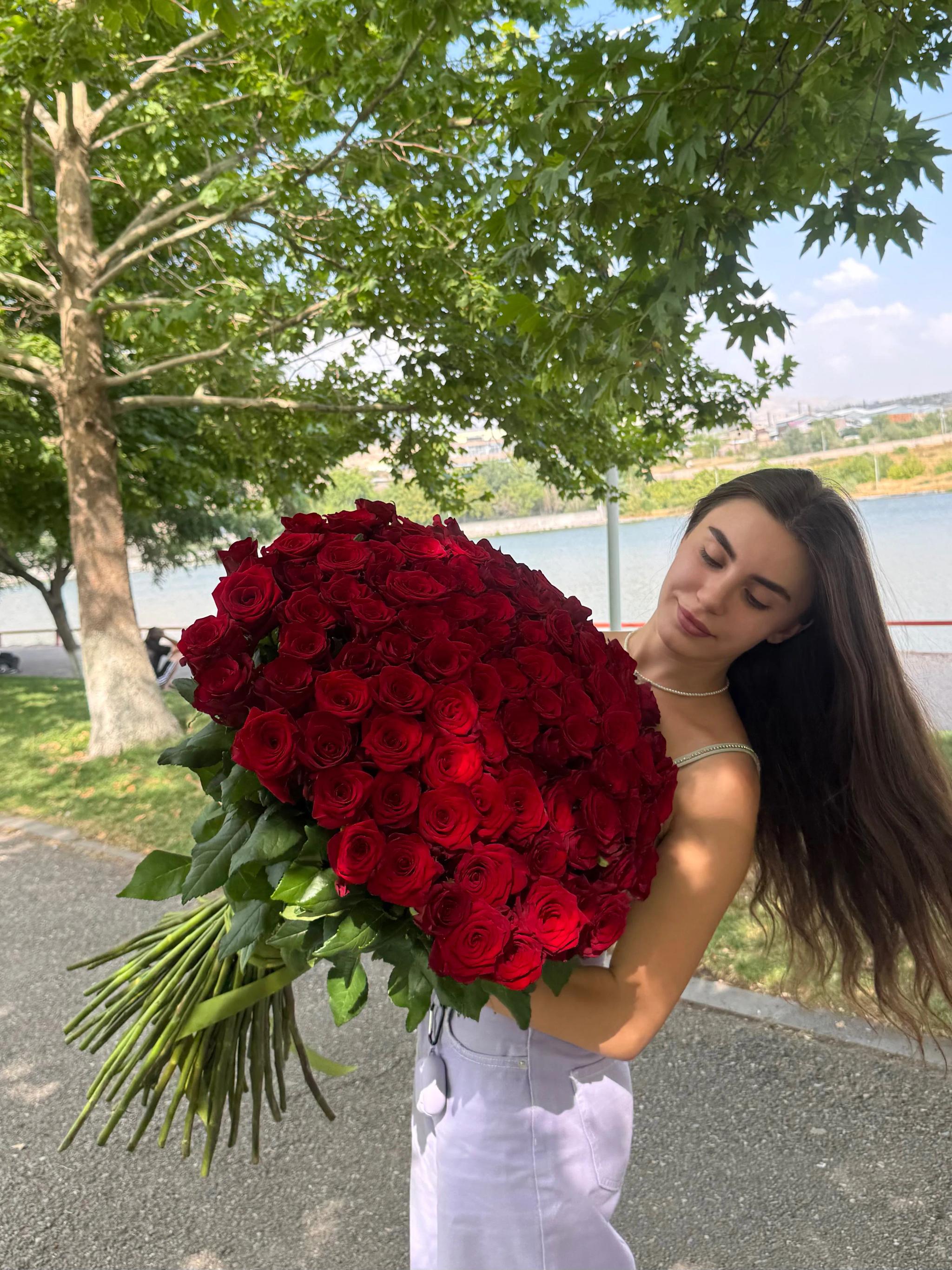 A bouquet of luxurious roses | ծաղիկներ, ծաղկեպսակներ, բույսեր Երևան