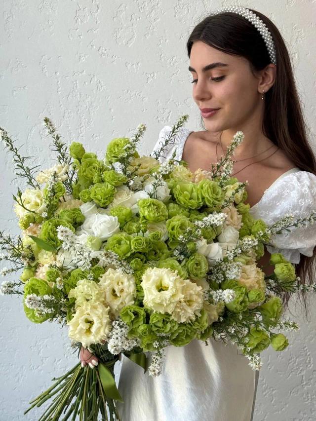 A bunch of elegant lisianthus | ծաղիկներ, ծաղկեպսակներ, բույսեր - առաքում Երևան
