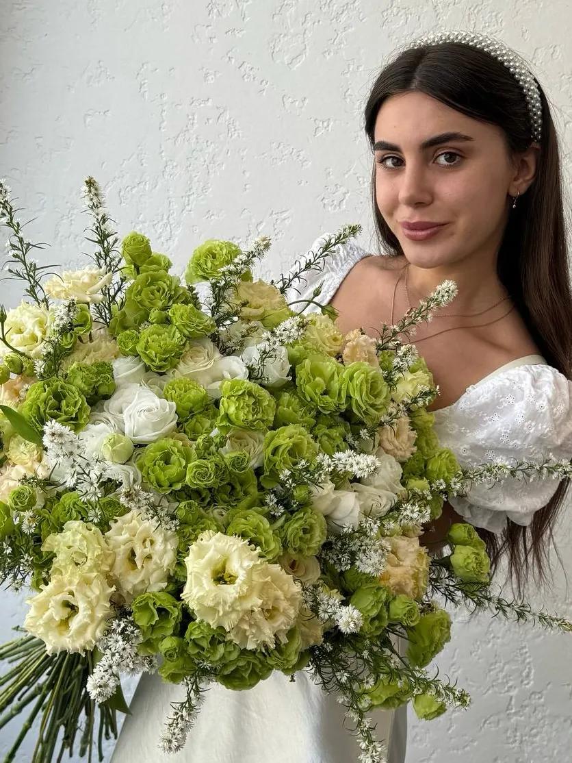 A bunch of elegant lisianthus | ծաղիկներ, ծաղկեպսակներ, բույսեր Երևան