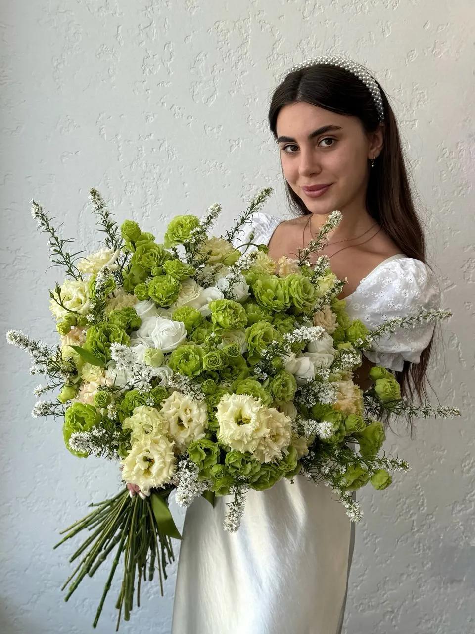 A bunch of elegant lisianthus | ծաղիկներ, ծաղկեպսակներ, բույսեր Երևան