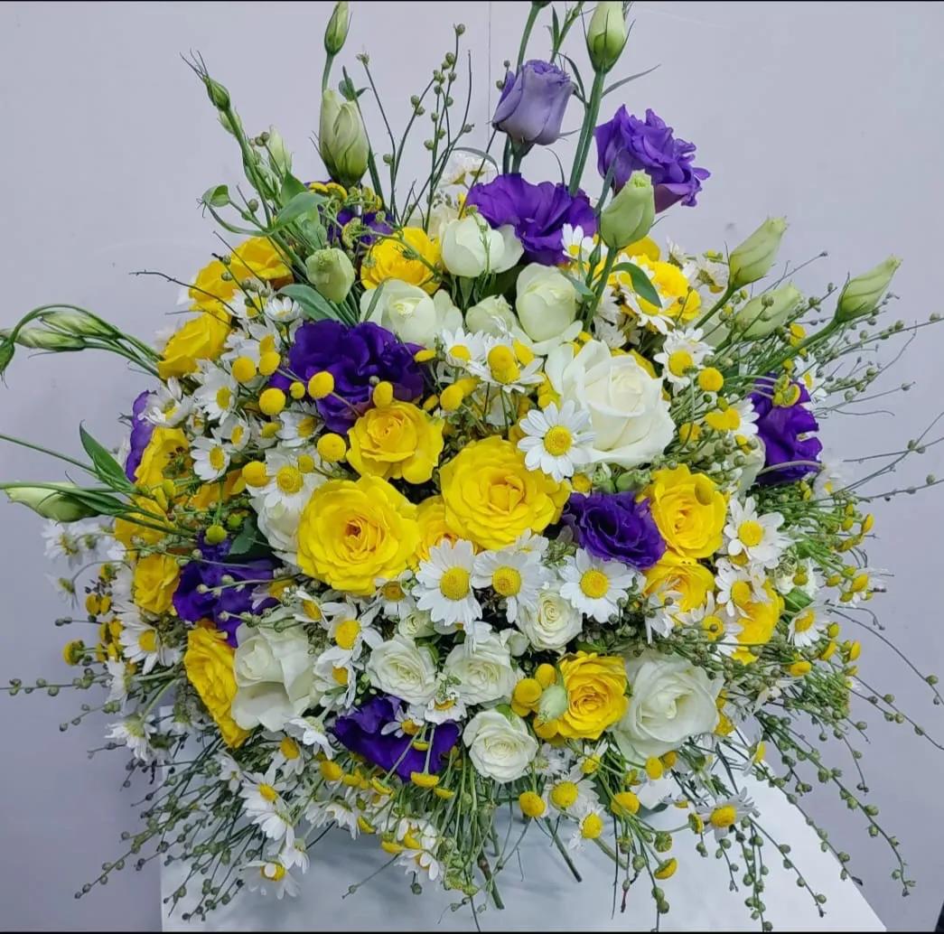 A bright bunch | ծաղիկներ, ծաղկեպսակներ, բույսեր Երևան