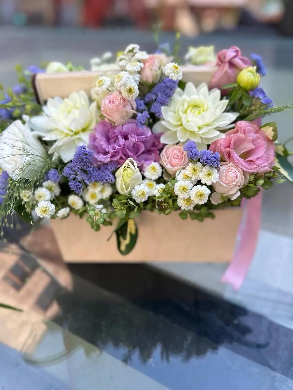 Floral mix in a box | ծաղիկներ, ծաղկեպսակներ, բույսեր Երևան Floral mix in a box | ծաղիկներ, ծաղկեպսակներ, բույսեր Երևան
