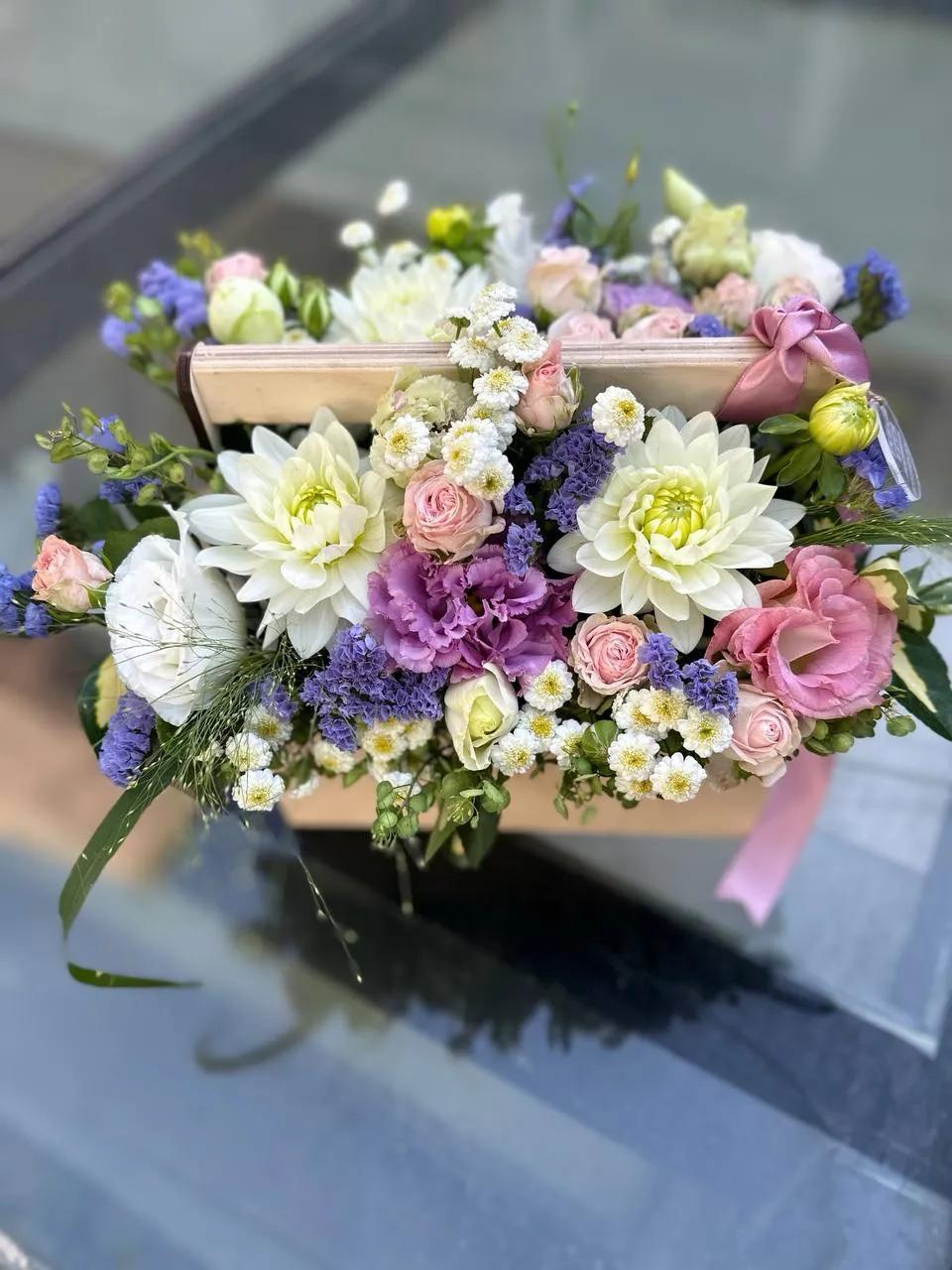 Floral mix in a box | ծաղիկներ, ծաղկեպսակներ, բույսեր Երևան Floral mix in a box | ծաղիկներ, ծաղկեպսակներ, բույսեր Երևան